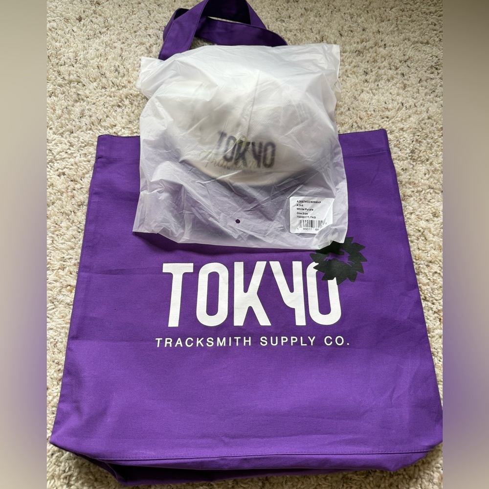 Tracksmith Tokyo race pack - hat and tote